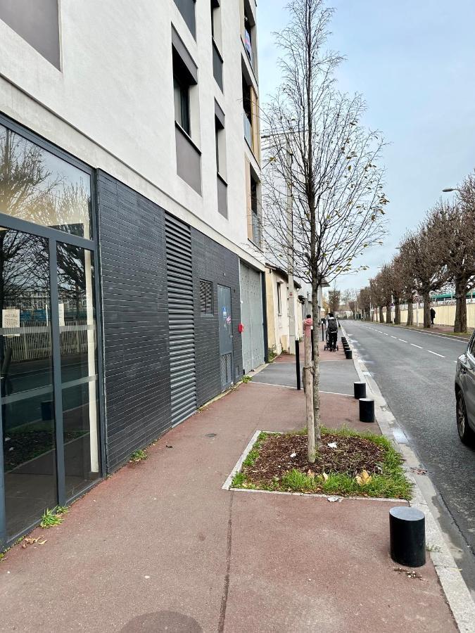 Agreable 3 Pieces Avec Parking Proche Gare Et Paris By Immo Kit Bnb La Courneuve Esterno foto